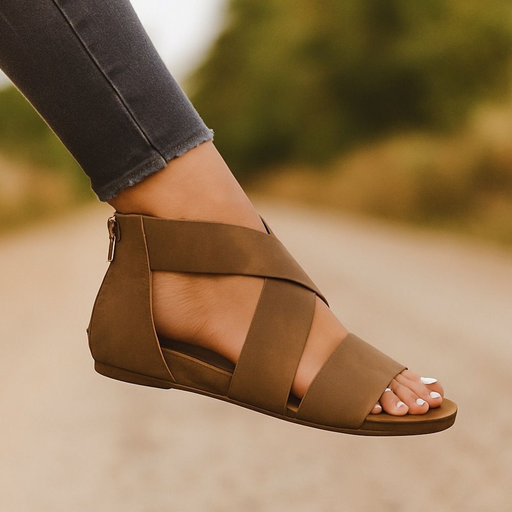 NWOT Pierre Dumas Kori Sandals Size 6 in Taupe